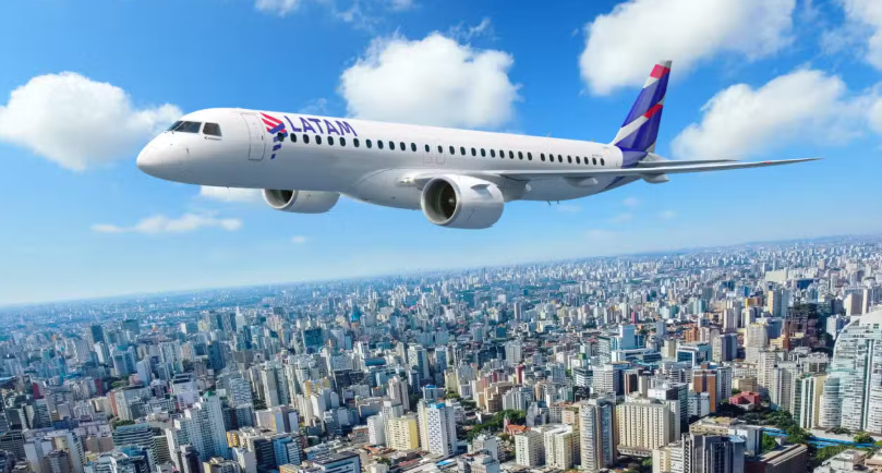 LATAM onthult eerste Embraer E195-E2 in nieuwe huisstijl