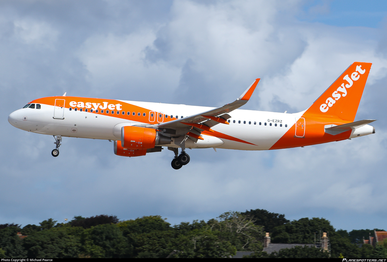 Airbus A320 wijkt uit naar Schiphol met noodsituatie